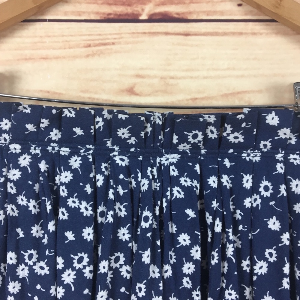 Urban Outfitters Pleated Waist Shorts Floral M - Picture 7 of 13